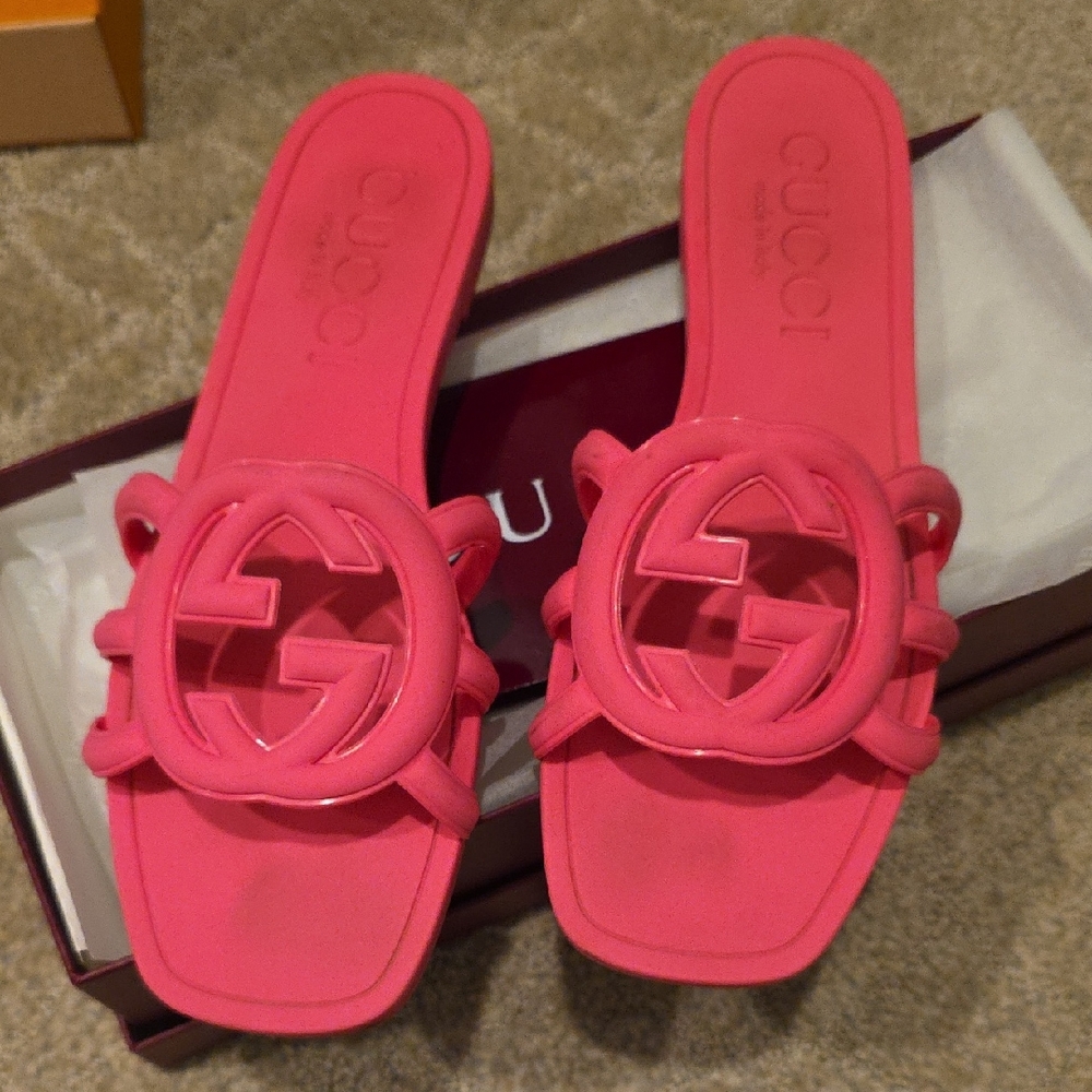 Gucci Locking G Sides